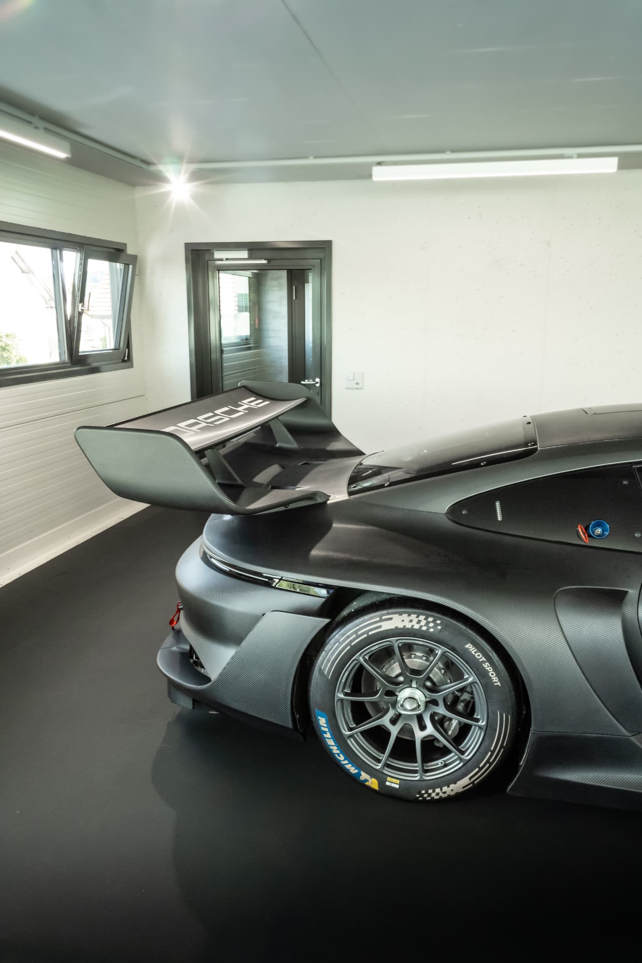 Porsche 911 GT3 R Rennsport au Porsche Zentrum Aargau — photo 13