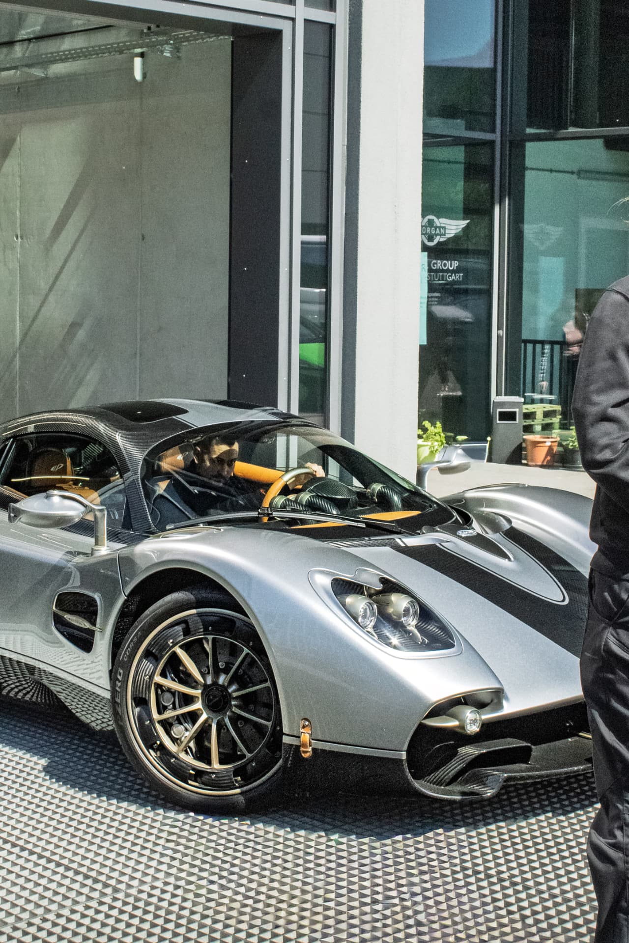 Pagani Utopia avec son conducteur à bord