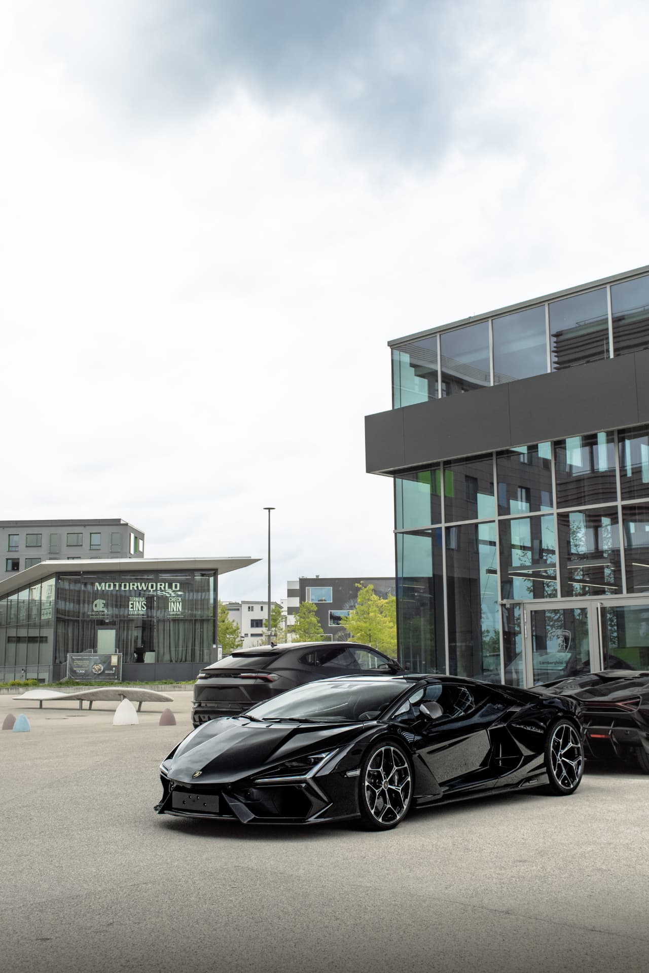 Lamborghini Revuelto — 2