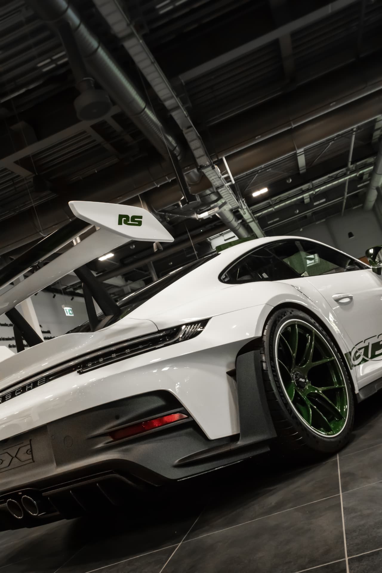 Porsche 911 GT3 RS — 12