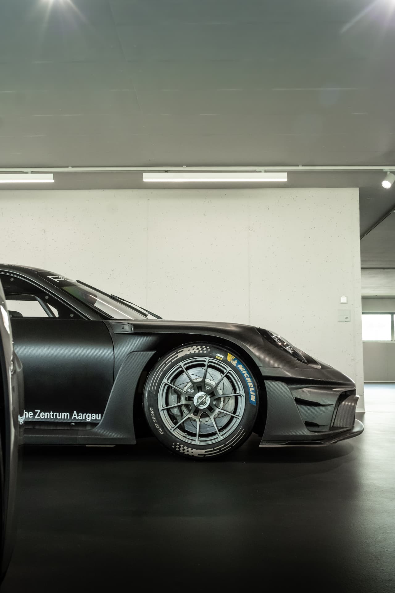 Porsche 911 GT3 R Rennsport au Porsche Zentrum Aargau — photo 14