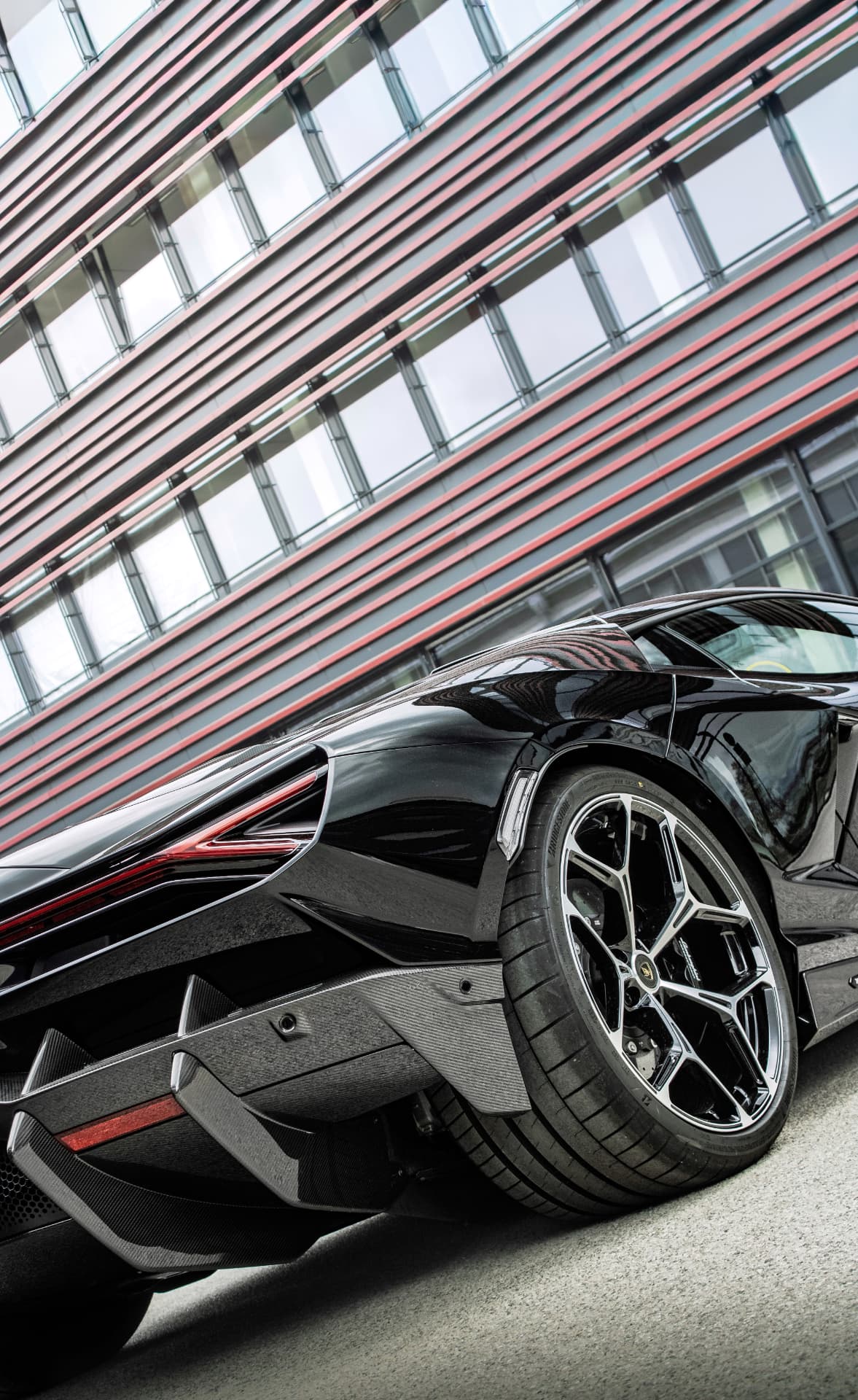 Lamborghini Revuelto — 4
