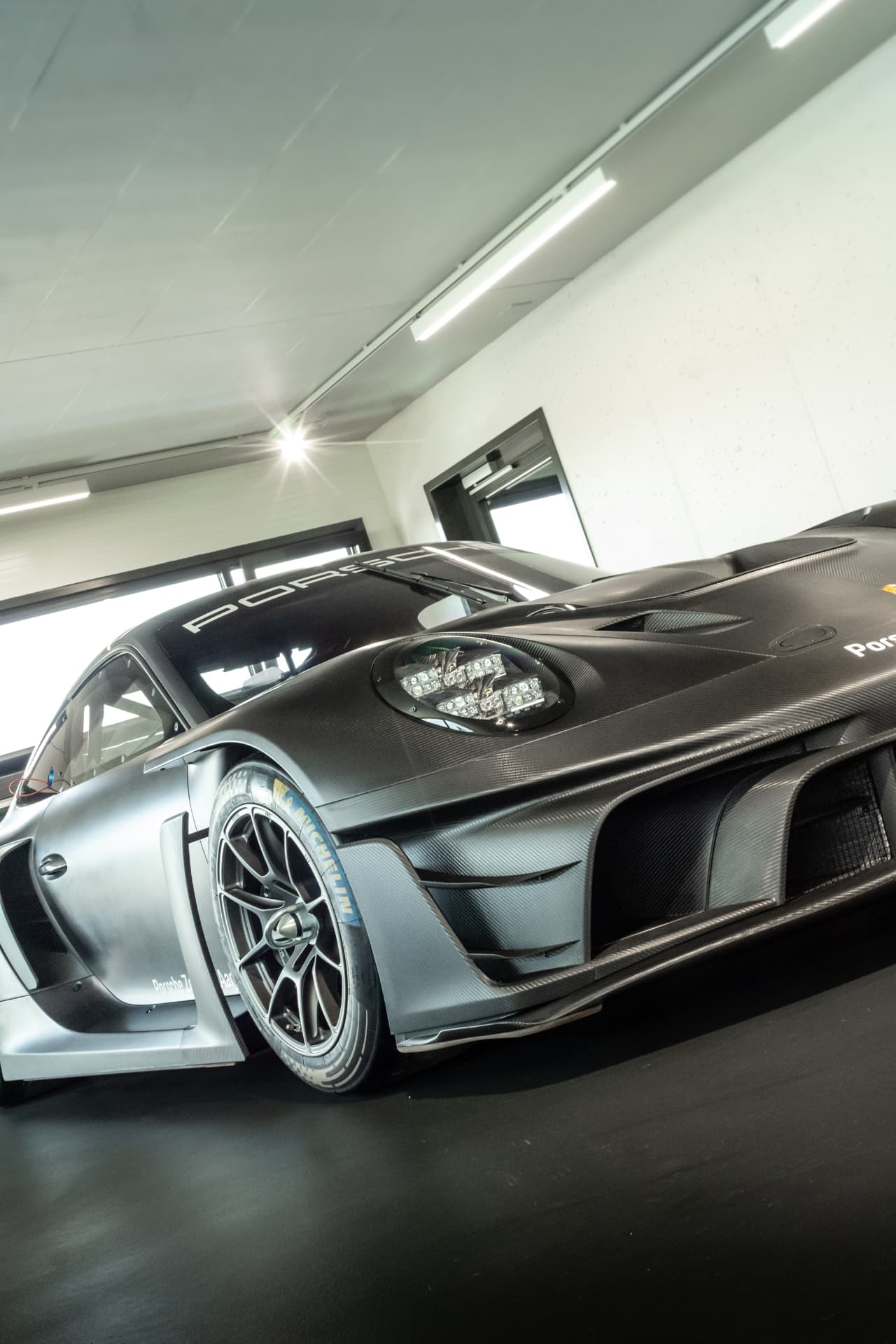Porsche 911 GT3 R Rennsport au Porsche Zentrum Aargau — photo 3
