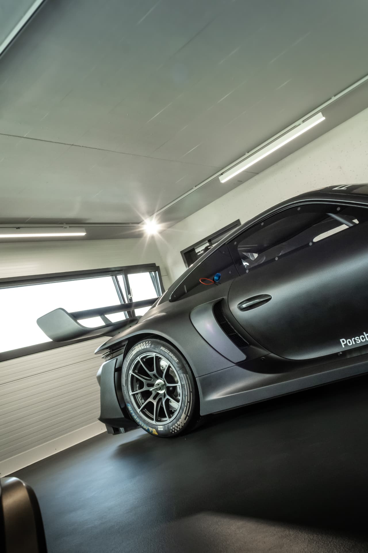 Porsche 911 GT3 R Rennsport au Porsche Zentrum Aargau — photo 15