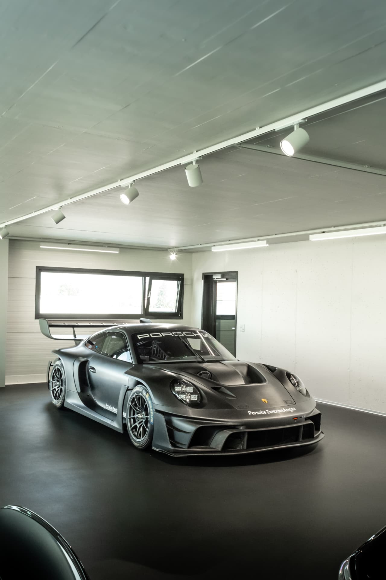 Porsche 911 GT3 R Rennsport au Porsche Zentrum Aargau — photo 1