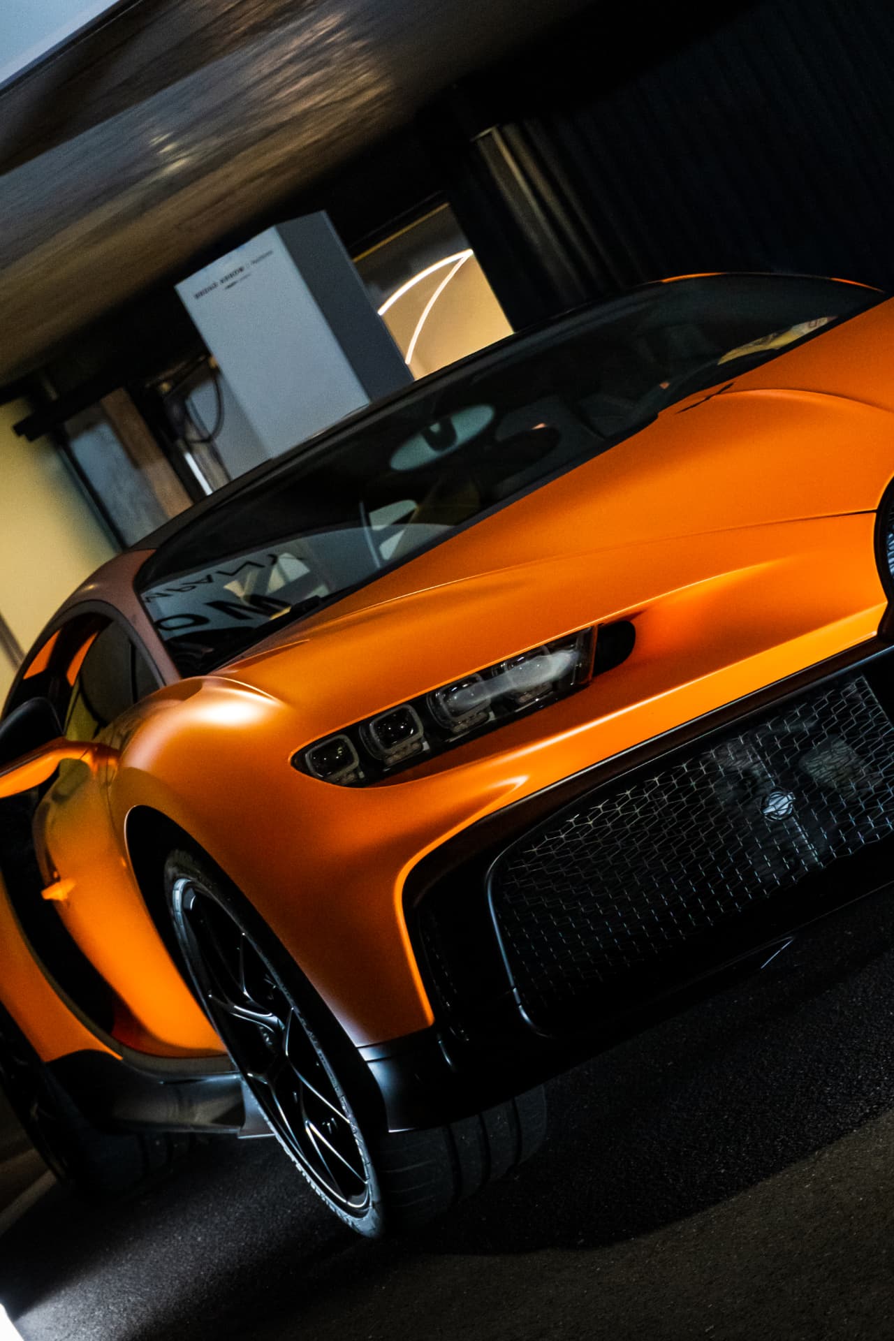 Trois-quarts avant de la Chiron Pur Sport