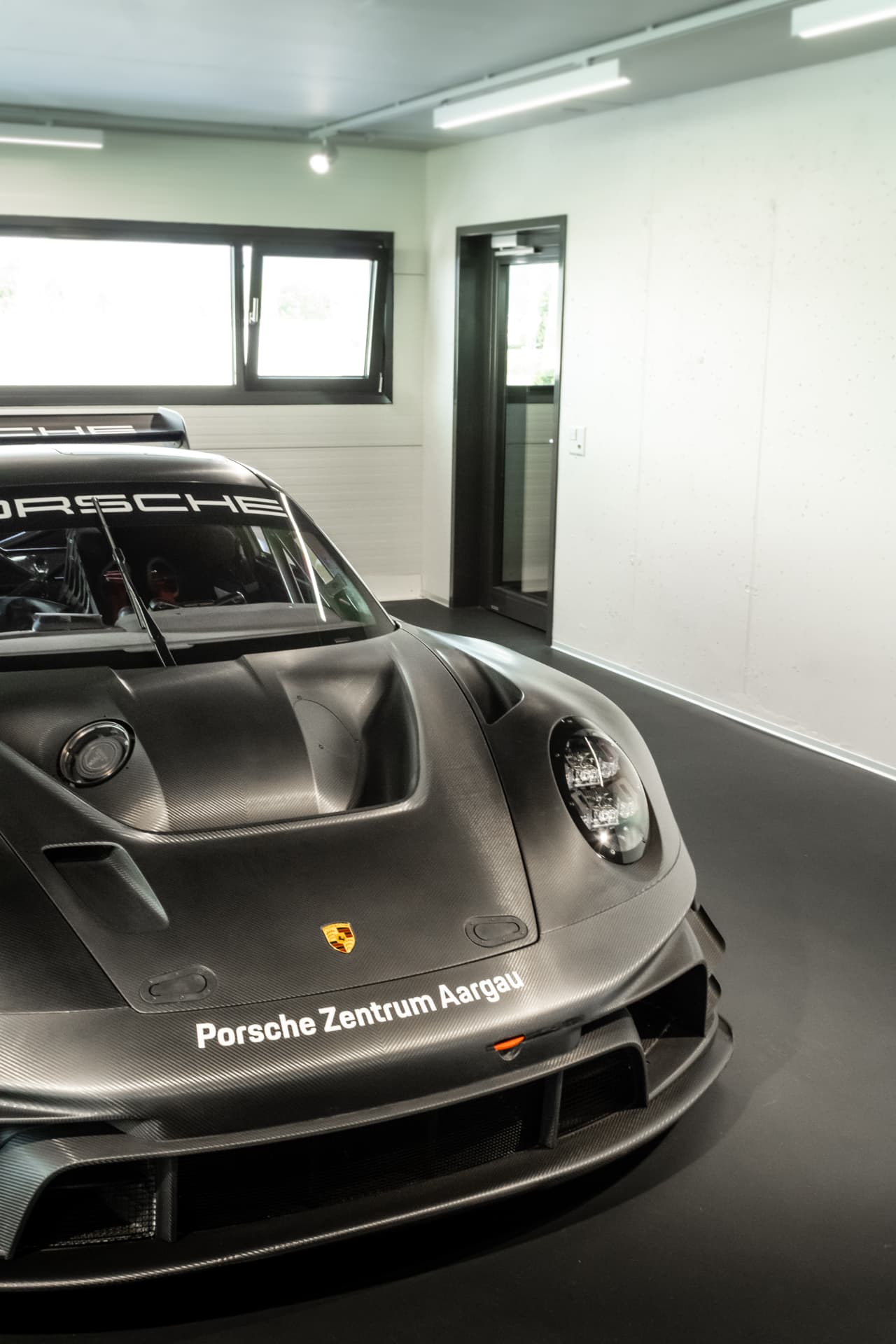 Porsche 911 GT3 R Rennsport au Porsche Zentrum Aargau — photo 16