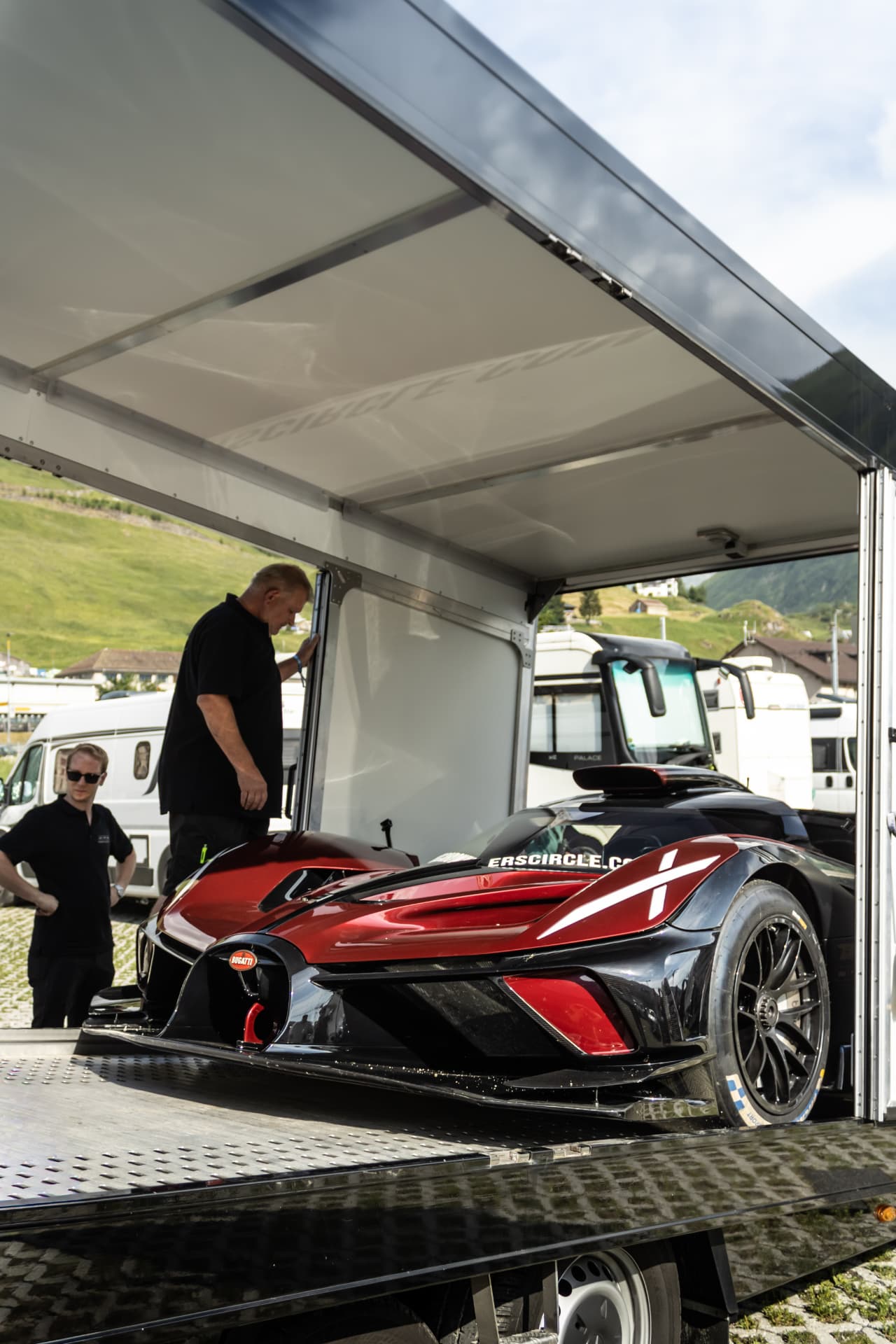 Bugatti Bolide sur le camion de transport