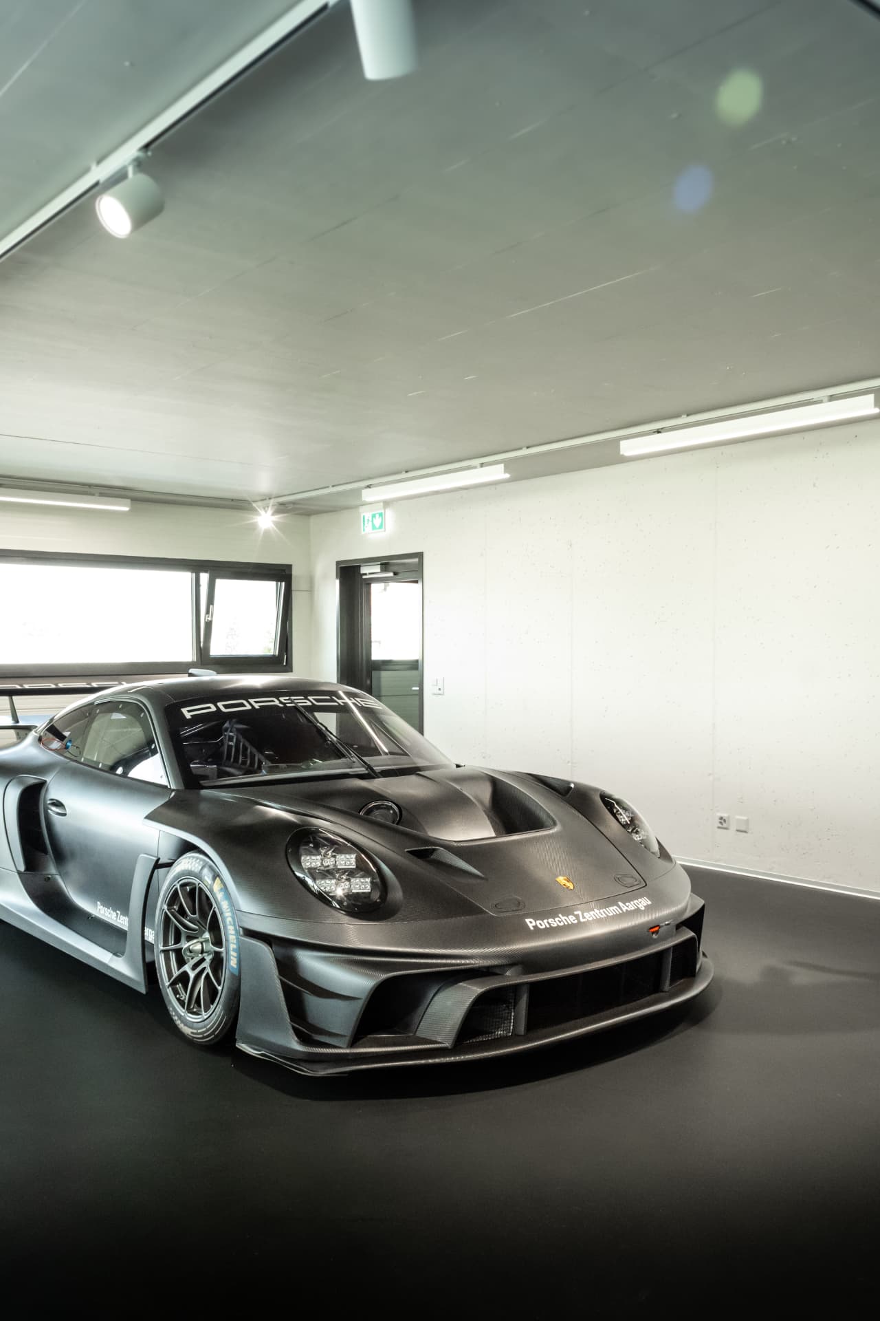 Porsche 911 GT3 R Rennsport au Porsche Zentrum Aargau — photo 17