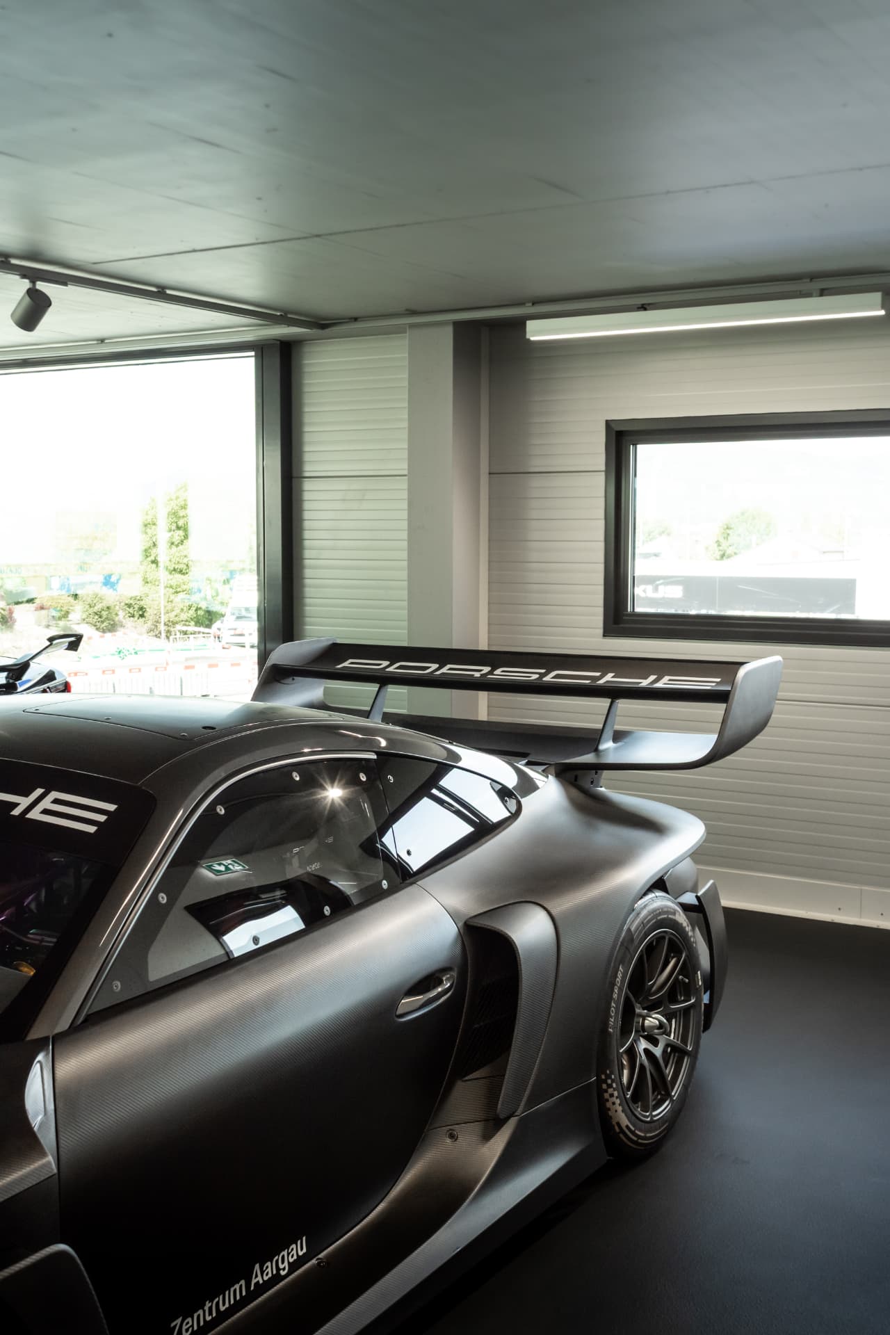 Porsche 911 GT3 R Rennsport au Porsche Zentrum Aargau — photo 6