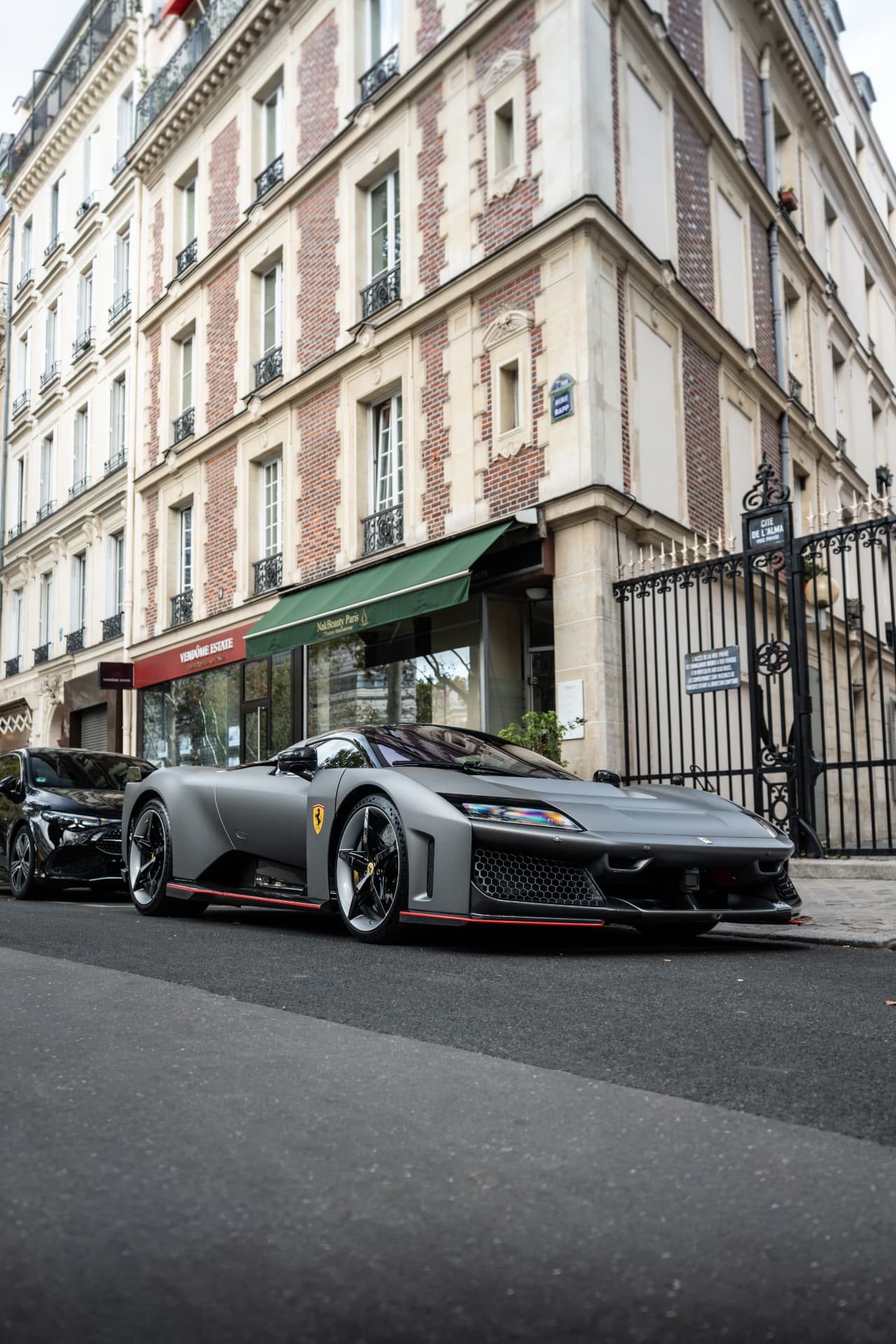 Ferrari F80 à Paris — photo 1